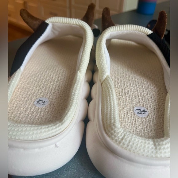 Cow Slippers - Picture 4 of 4